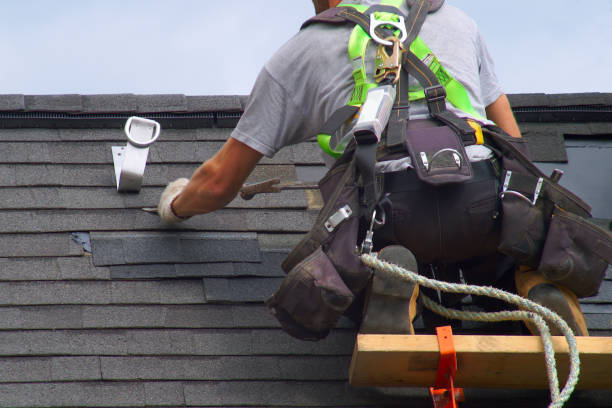 Best Flat Roof Repair Services  in Waupaca, WI